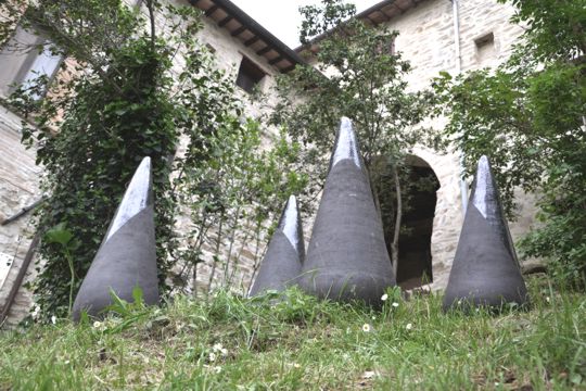 Semi dell'artista Jasmine Pignatelli nel Parco della Scultura di Castelbuono di Bevagna - Perugia - Umbria